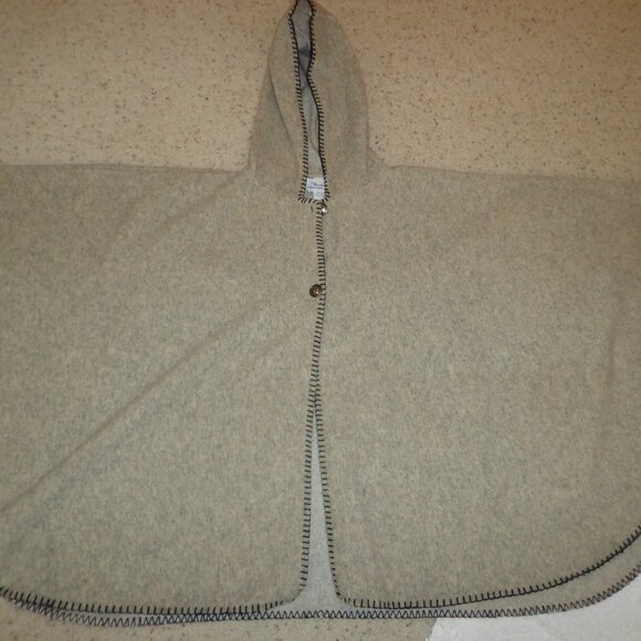 NWT The Vermont Country Store Hooded Shawl Cape O/S Natural Button Closure - Picture 16 of 16